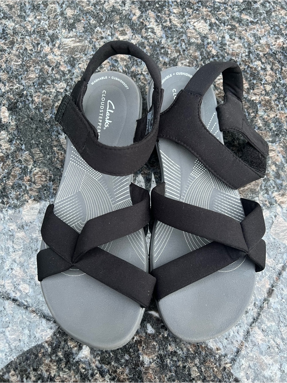 Women's Clarks Cloud Steppers Arla Gracie Sandals Size 9 .5 Comfort Cushion